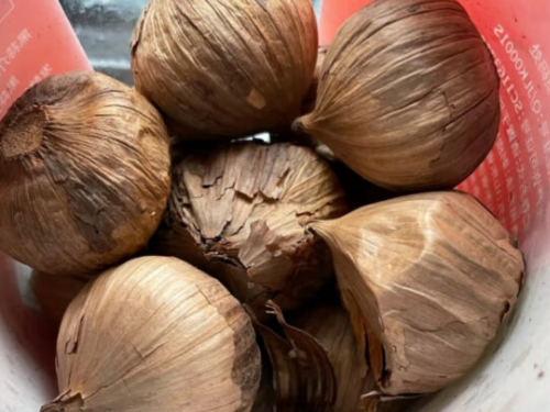 金乡最有名的黑蒜是哪个厂家 黑蒜超过一年保质期可以吃吗