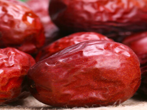 多吃红枣有六大危害，会导致腹胀等症状