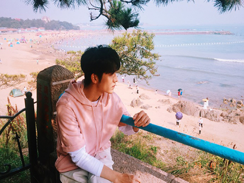 张新成Zedd面膜：明明可以靠颜?€吃饭，却偏要靠实力！