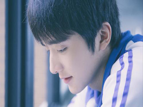 张新成Zedd面膜：明明可以靠颜?€吃饭，却偏要靠实力！