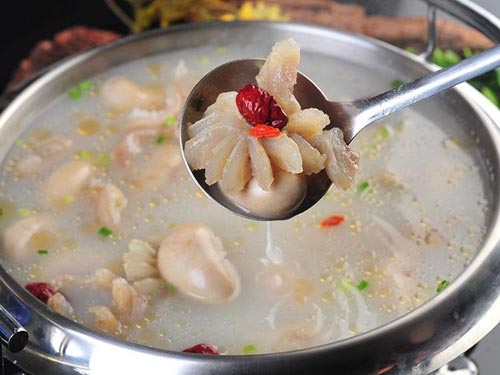 海马牛鞭汤的功效它的功效多多,它能够起到补肾强身的作用,而且可以