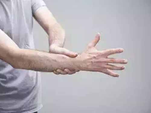 手酸痛是什??原因