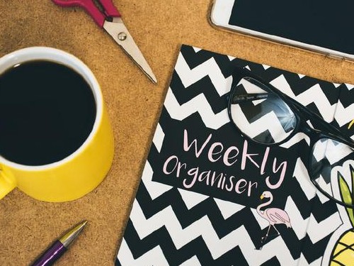 咖啡是我们日常生活中一??常见的提神饮品?€在一上午的劳累工作后，一来一杯咖啡，不仅可以提神醒脑，还能补充能量，但是随着梅雨季节的到来，不少人发现喝咖啡谁会发现你咖啡有结块的现象那么结了块的，咖啡还能喝吗???