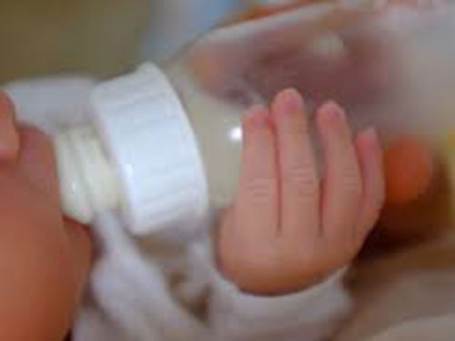 新生儿吐奶是什么原因