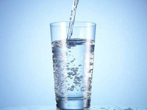 减肥一天喝多少水