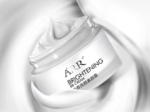 懒人必备的ARR素颜霜，给你自然不假白的伪素???