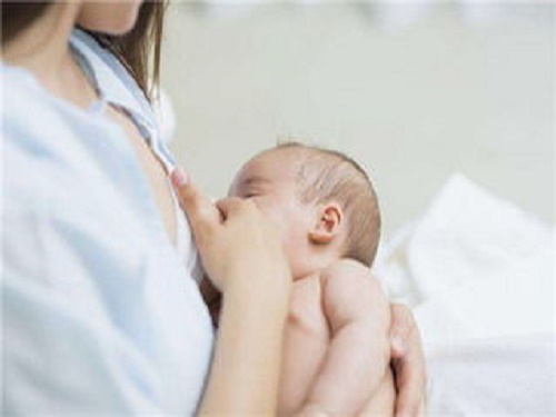产后荨麻疹能哺乳???