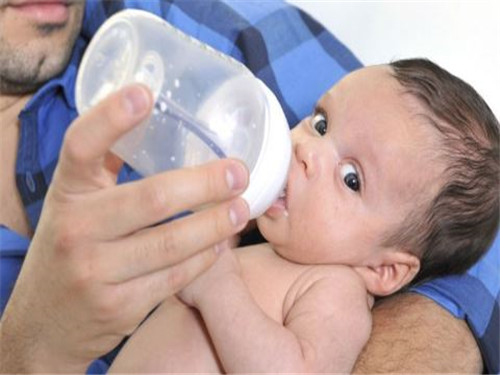 新生婴儿多久喂一次奶