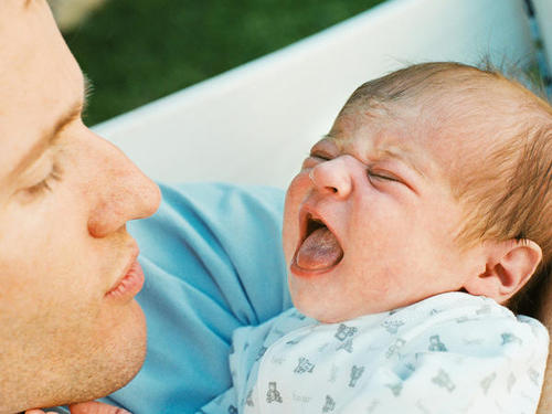 婴儿哭的嗓子哑怎么办