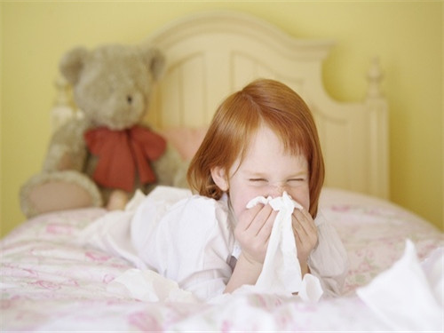 小孩发烧呕吐肚子疼怎么回事  小孩体温多少正常